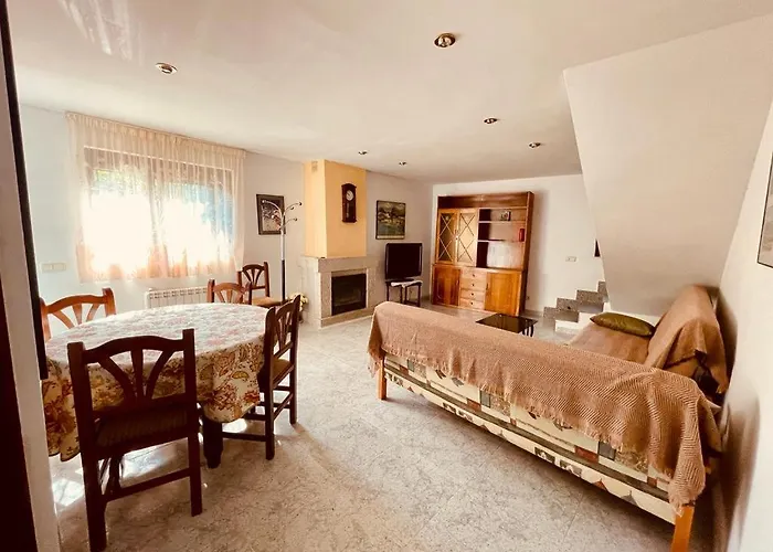 Agradable Casa Con Chimenea, En Zona Tranquila De Sanabria