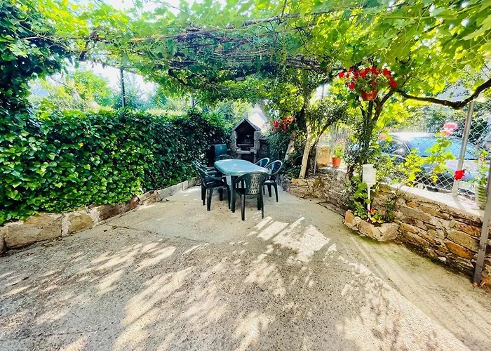 Agradable Casa Con Chimenea, En Zona Tranquila De Sanabria