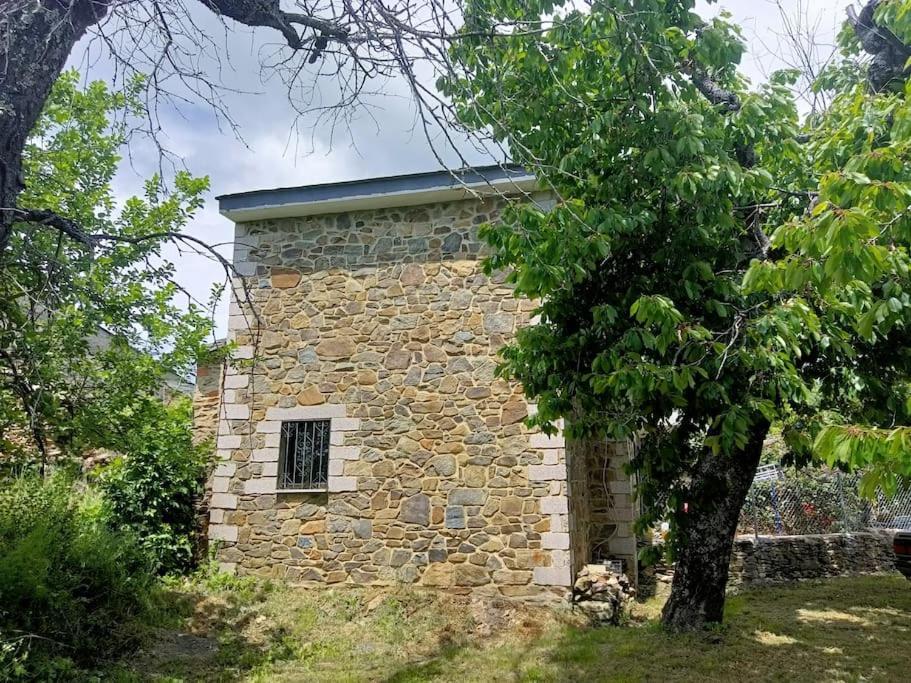 Agradable Casa Con Chimenea, En Zona Tranquila De Sanabria Hébergement de vacances Barrio de Lomba