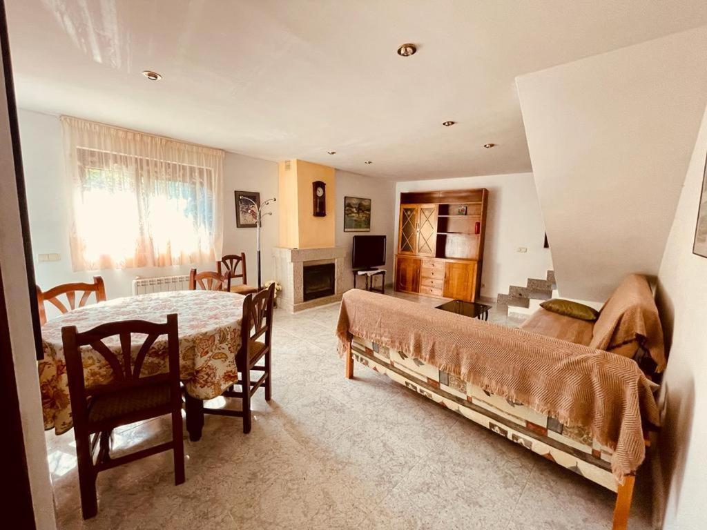 Agradable Casa Con Chimenea, En Zona Tranquila De Sanabria Barrio de Lomba