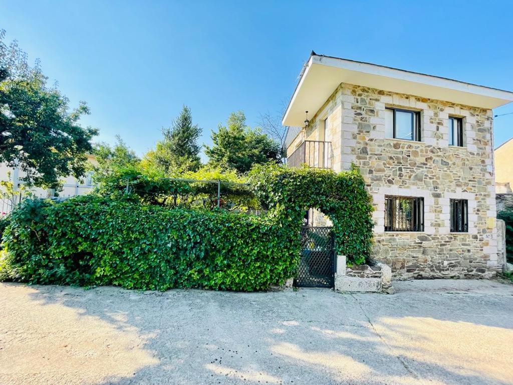 Agradable Casa Con Chimenea, En Zona Tranquila De Sanabria Hébergement de vacances *