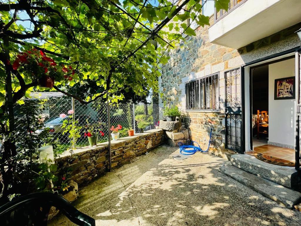 Agradable Casa Con Chimenea, En Zona Tranquila De Sanabria Hébergement de vacances *